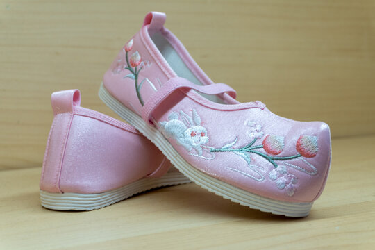 中国传统女性鞋