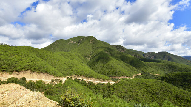 安宁黑风山昆明十大山峰之一