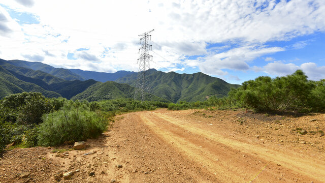 安宁黑风山昆明十大山峰之一