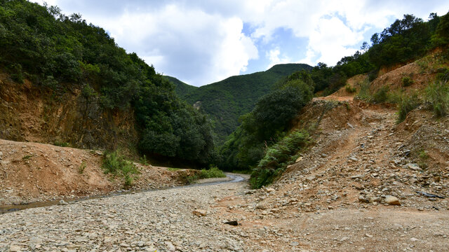 安宁黑风山昆明十大山峰之一