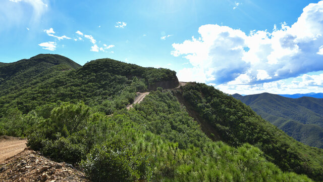 安宁黑风山昆明十大山峰之一