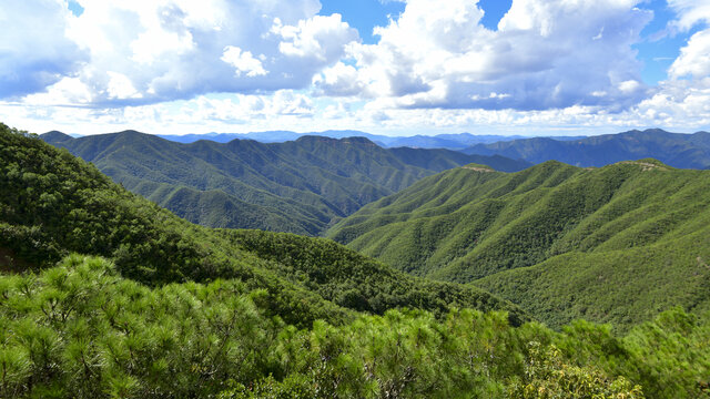 安宁黑风山昆明十大山峰之一