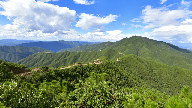 安宁黑风山昆明十大山峰之一