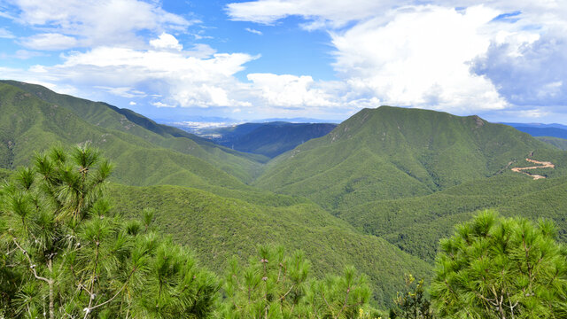 安宁黑风山昆明十大山峰之一