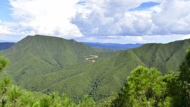 安宁黑风山昆明十大山峰之一