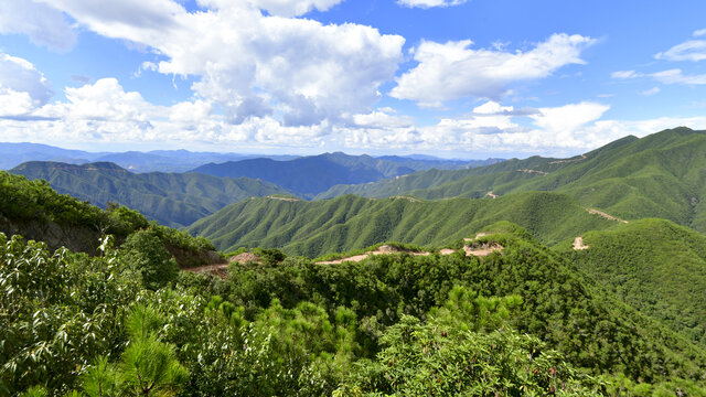 安宁黑风山昆明十大山峰之一