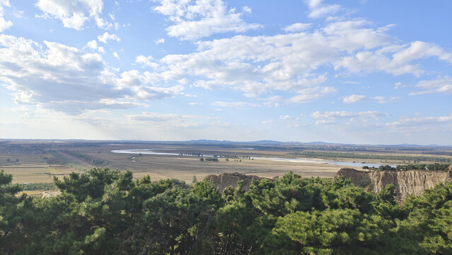 七星山山顶河流田间山林