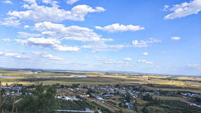 蓝天白云乡村田地河流