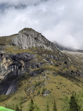 布达拉峰