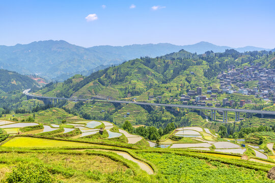 梯田山村高速公路