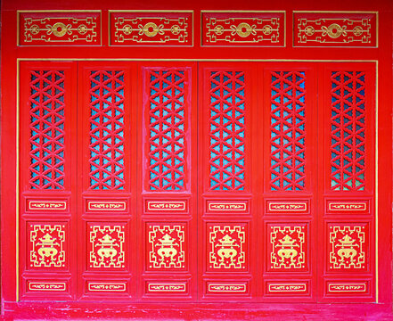 红漆隔扇门