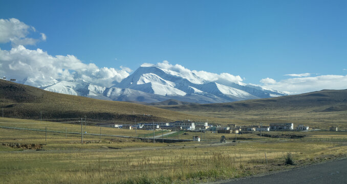 西藏冰山草原
