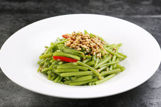 松子炒茼蒿