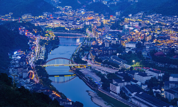 贵州茅台镇赤水河美酒河夜景图