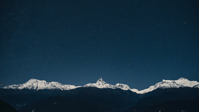 安娜普尔纳群峰鱼尾峰雪山星空