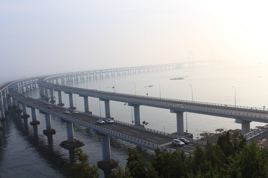 雾中的星海湾大桥