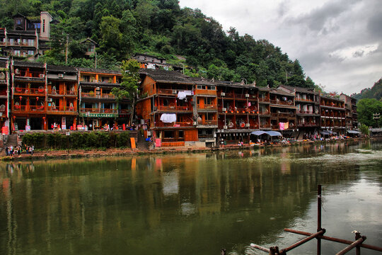 凤凰古城吊脚楼江边风景