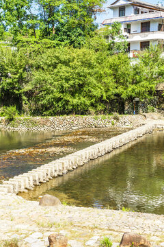 泰顺山涧溪流石道