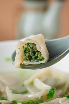 荠菜大馄饨