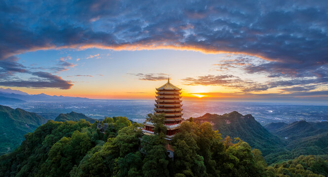 都江堰青城山日出