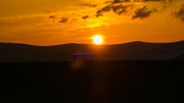 蒙古包夕阳