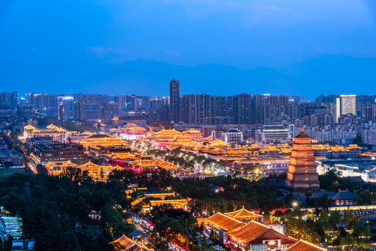 中国西安大雁塔景区夜景