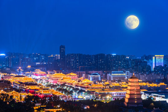 中国西安大雁塔景区夜景