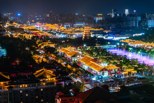 中国西安大雁塔景区夜景