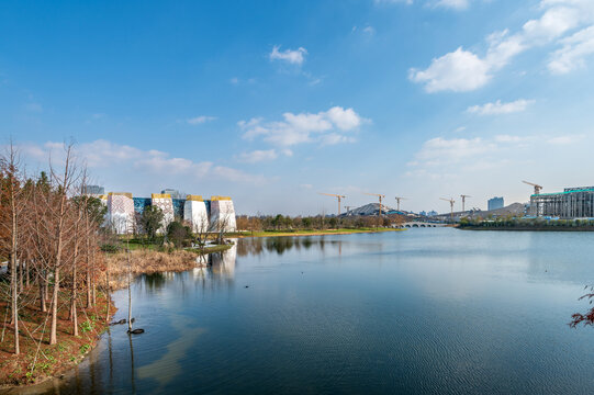 上海世博文化公园的淡水湖