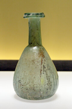 罗马帝国后期玻璃长颈瓶