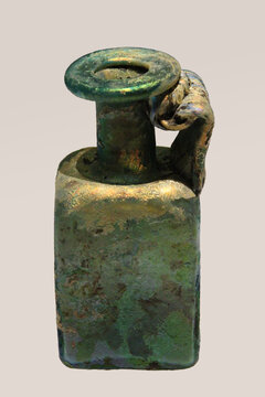 罗马帝国时期玻璃带把手四角瓶