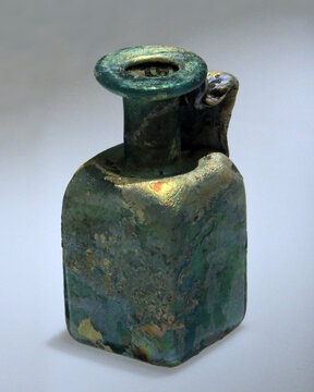 罗马帝国时期玻璃带把手四角瓶
