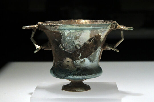罗马帝国时期玻璃双耳杯
