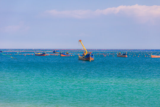 海岛岛屿大海深海孤岛渔船海滩