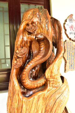 蛇生肖木雕