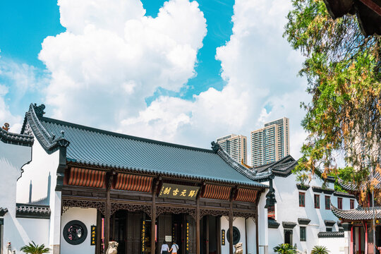 情侣旅游游玩武汉归元寺