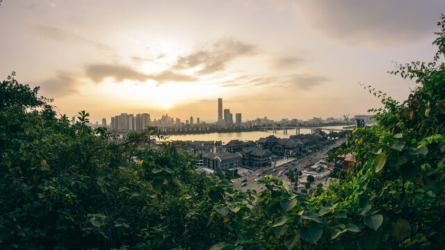 广西柳州窑埠古镇和地王大厦