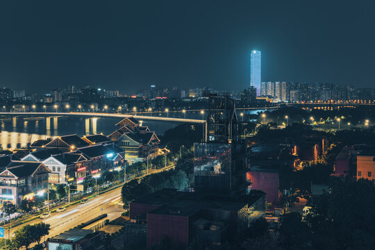 柳州工业博物馆与窑埠古镇夜景