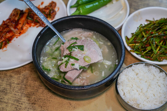 猪肉汤饭汤泡饭韩国料理美食
