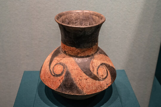 龙山文化晚期彩绘陶壶