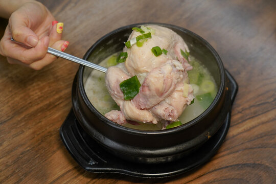 花旗参鸡汤土鸡汤韩国料理