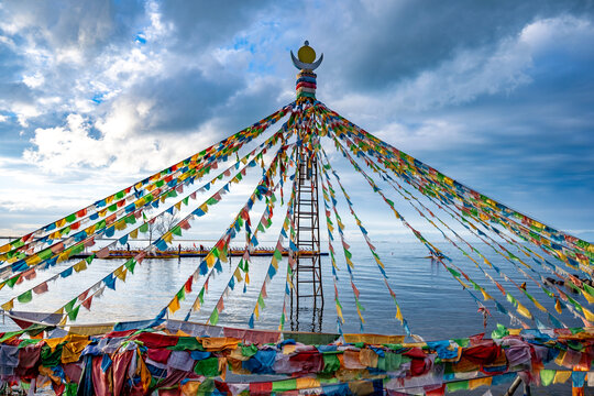 青海湖藏经幡