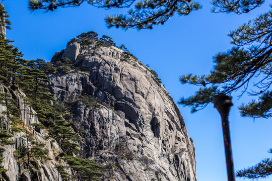 黄山峭壁岩石