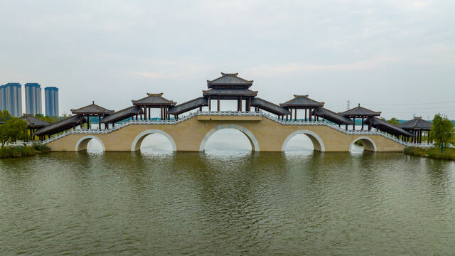 龙吟湖廊桥