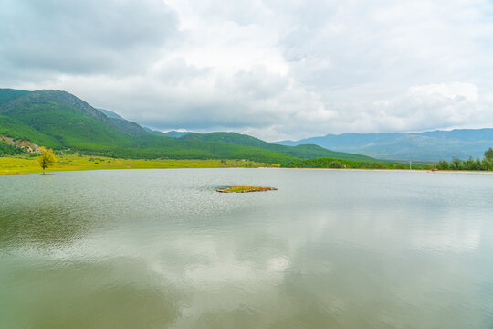 玉龙雪山龙女湖