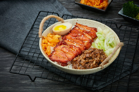 鸡排鸡扒卤肉饭