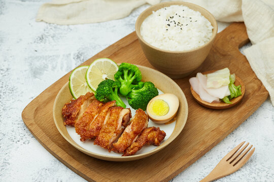 炸鸡扒饭鸡排饭