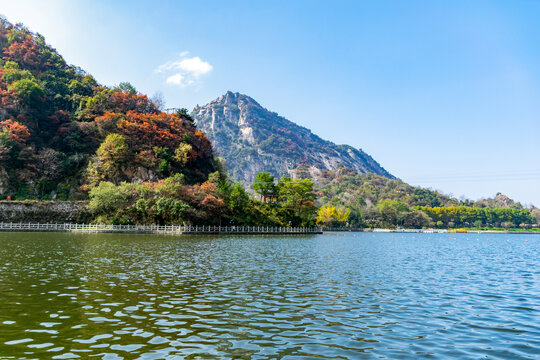 翠华山天池风光