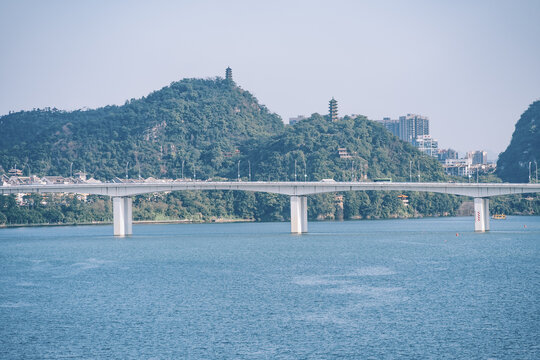 柳州山水风光文昌大桥与蟠龙山