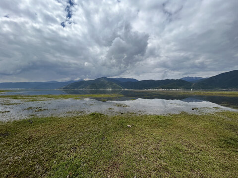 草原湖泊